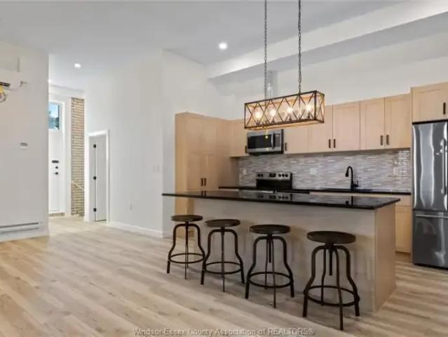 For Rent 2 Bedroom House Windsor ON DLS102052800