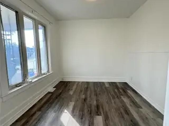 For Rent 2 Bedroom House Windsor ON DS101878823