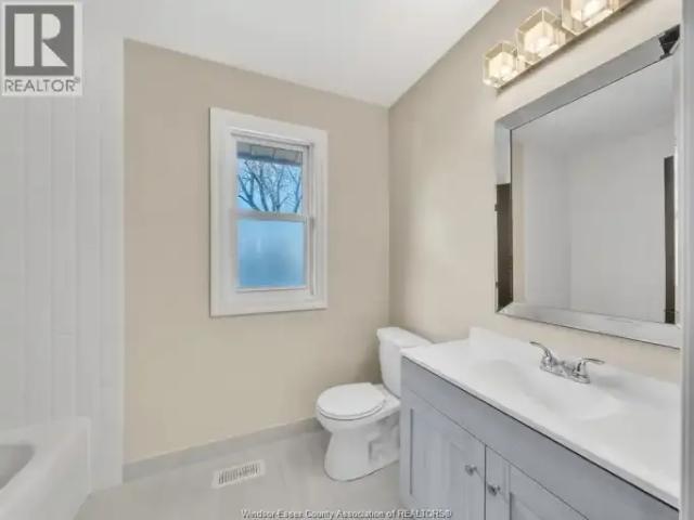 For Rent 2 Bedroom House Windsor ON DS103542370