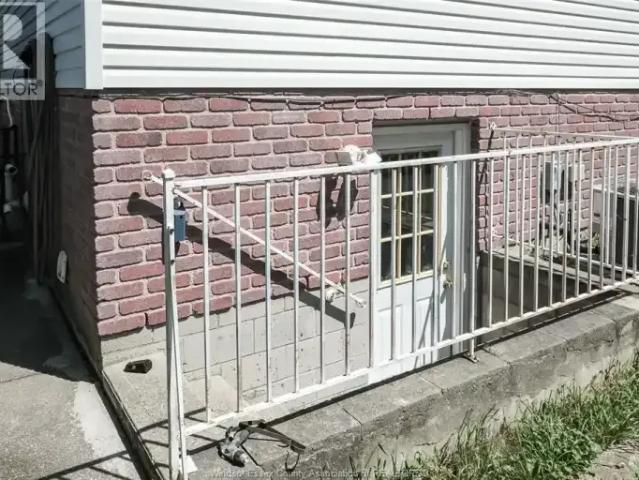 For Rent 2 Bedroom House Windsor ON DS103695354