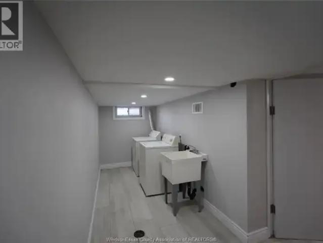 For Rent 2 Bedroom House Windsor ON DS104470983