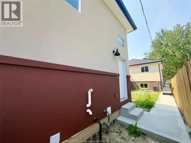 For Rent 2 Bedroom House Windsor ON DS105118895