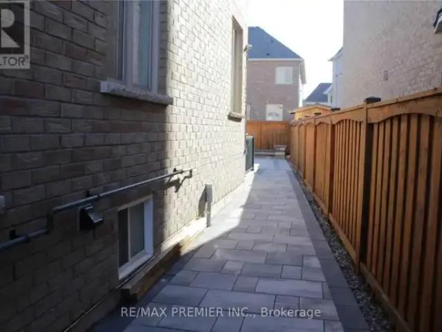 For Rent 2 Bedroom House Vaughan ON DLS102701622