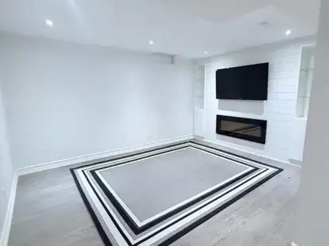 For Rent 2 Bedroom House Vaughan ON DS100527481