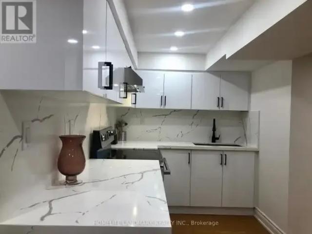 For Rent 2 Bedroom House Vaughan ON DS103695326
