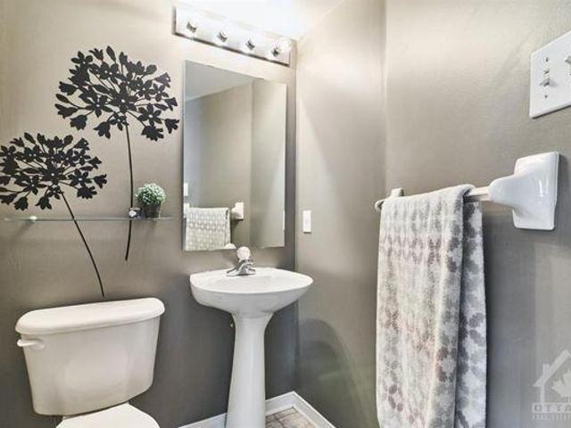 For Rent 2 Bedroom Shared Living/roommate Ottawa ON DS96647565