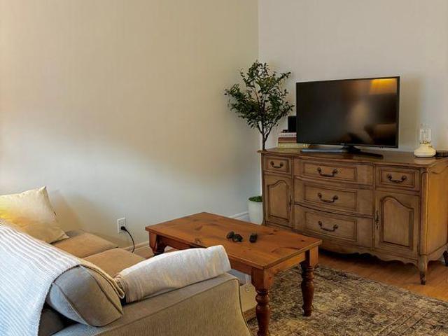 For Rent 2 Bedroom Shared Living/roommate Hamilton ON DS97419239