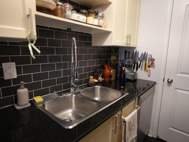 For Rent 2 Bedroom Shared Living/roommate Toronto ON DLS97417671