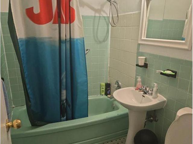For Rent 2 Bedroom Shared Living/roommate Toronto ON DS97415674