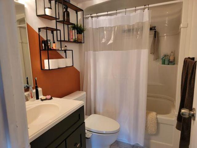 For Rent 2 Bedroom Shared Living/roommate Waterloo ON DS97415460