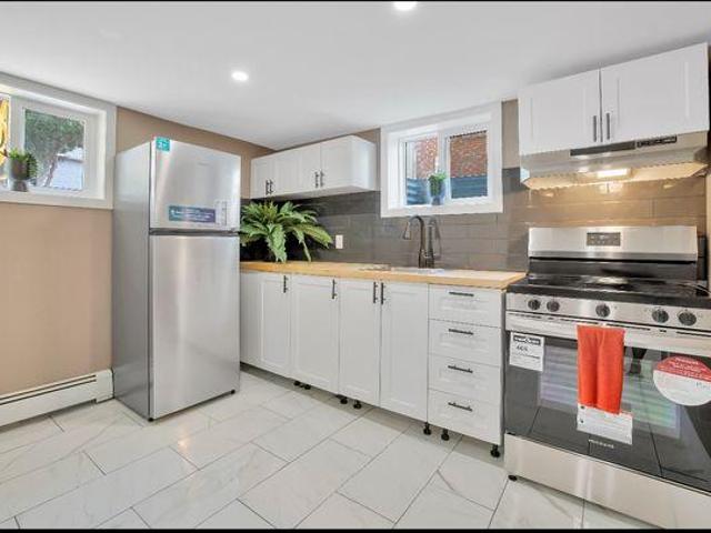 For Rent 2 Bedroom Shared Living/roommate Windsor ON DS97420842