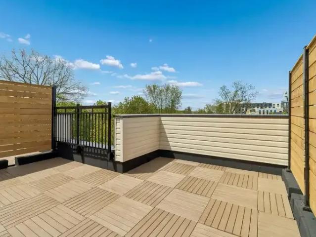 For Rent 2 Bedroom Townhouse Aurora ON DS103011786