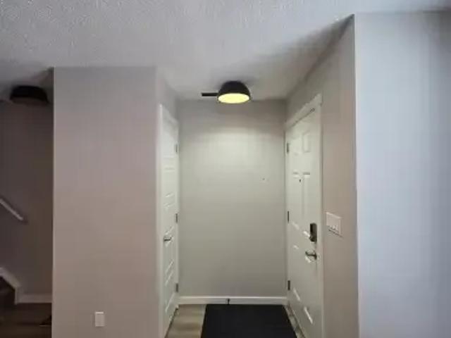 For Rent 2 Bedroom Townhouse Airdrie AB DS104910179