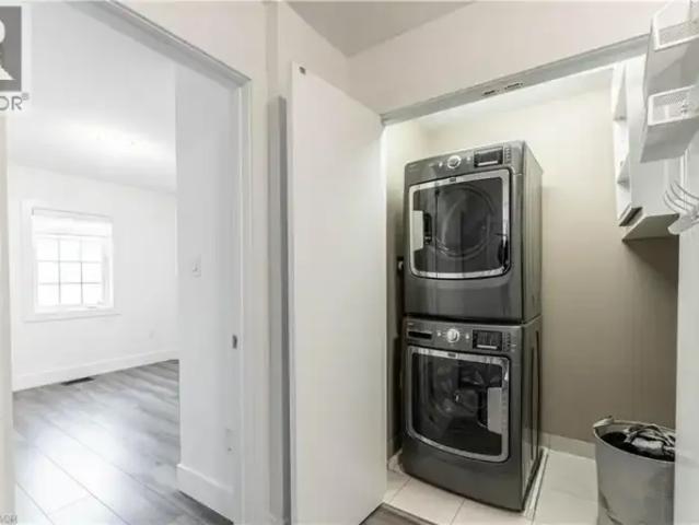 For Rent 2 Bedroom Townhouse Burlington ON DS102811690