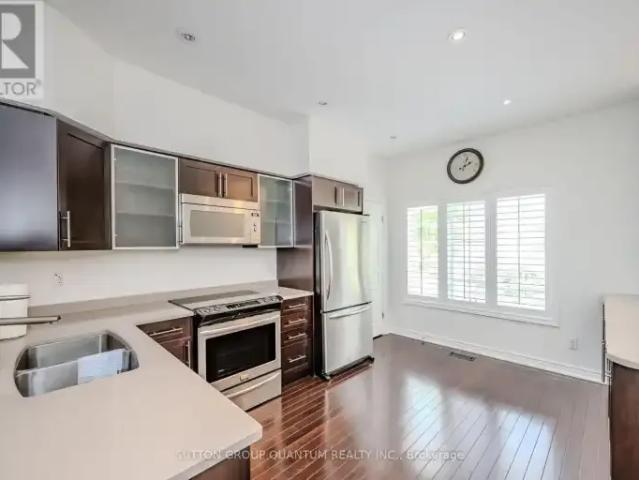 For Rent 2 Bedroom Townhouse Burlington ON DS105004991