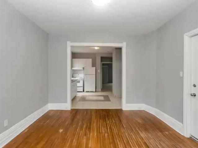 For Rent 2 Bedroom Townhouse Barrie ON DS101441449