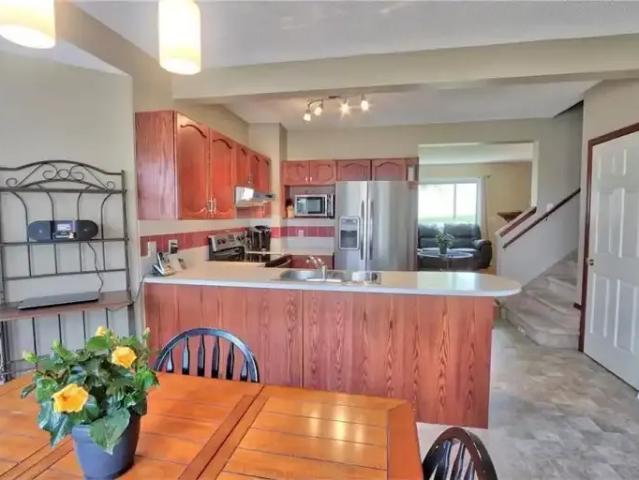 For Rent 2 Bedroom Townhouse Calgary AB DLS102338904