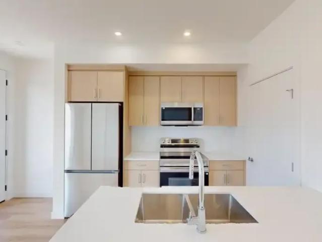 For Rent 2 Bedroom Townhouse Calgary AB DLS102846531