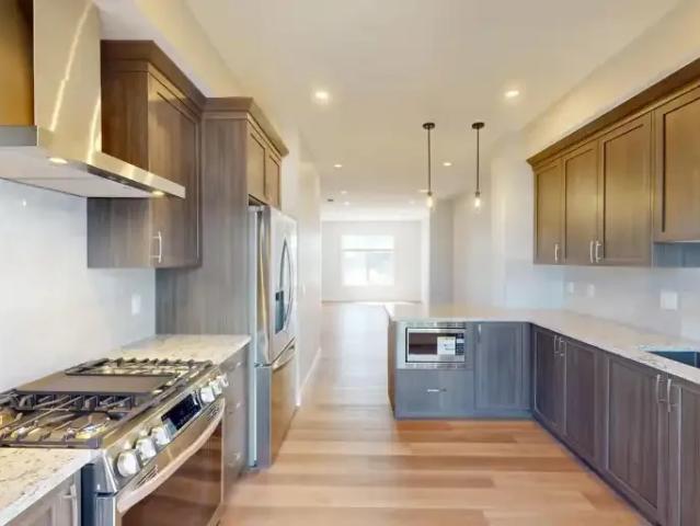 For Rent 2 Bedroom Townhouse Calgary AB DLS102846565