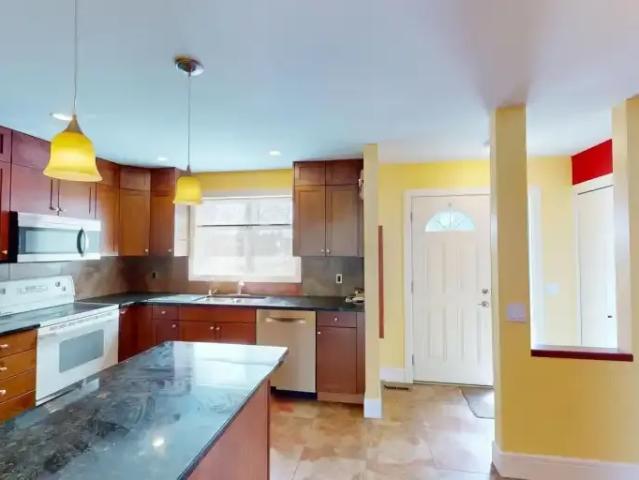 For Rent 2 Bedroom Townhouse Calgary AB DLS102846566