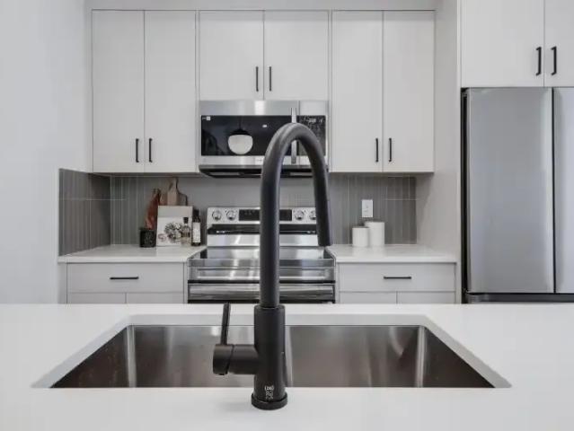 For Rent 2 Bedroom Townhouse Calgary AB DS94329553