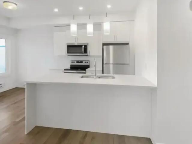 For Rent 2 Bedroom Townhouse Calgary AB DS98955665