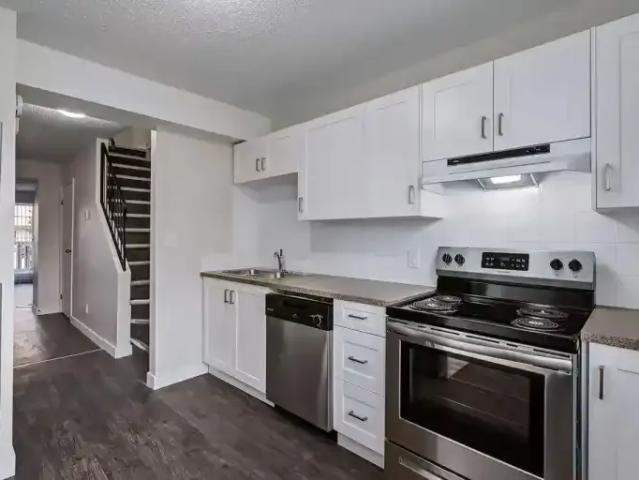 For Rent 2 Bedroom Townhouse Calgary AB DS99674139