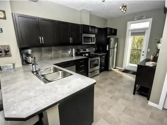 For Rent 2 Bedroom Townhouse Calgary AB DS100941021