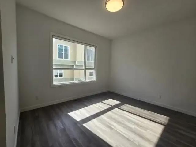For Rent 2 Bedroom Townhouse Calgary AB DS101507812