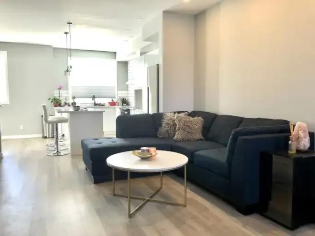 For Rent 2 Bedroom Townhouse Calgary AB DS102587584
