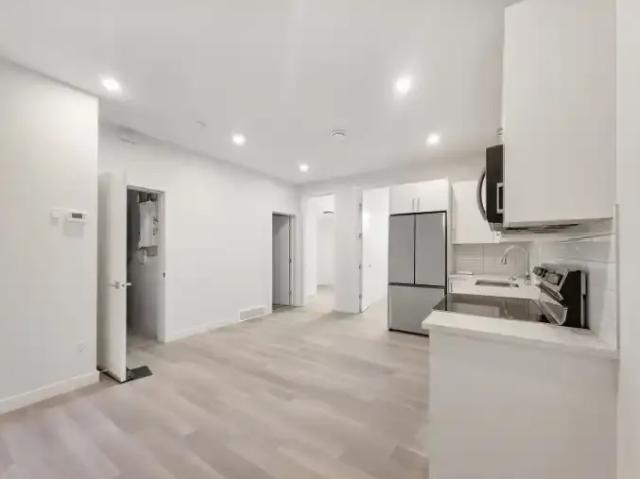 For Rent 2 Bedroom Townhouse Calgary AB DS102752680