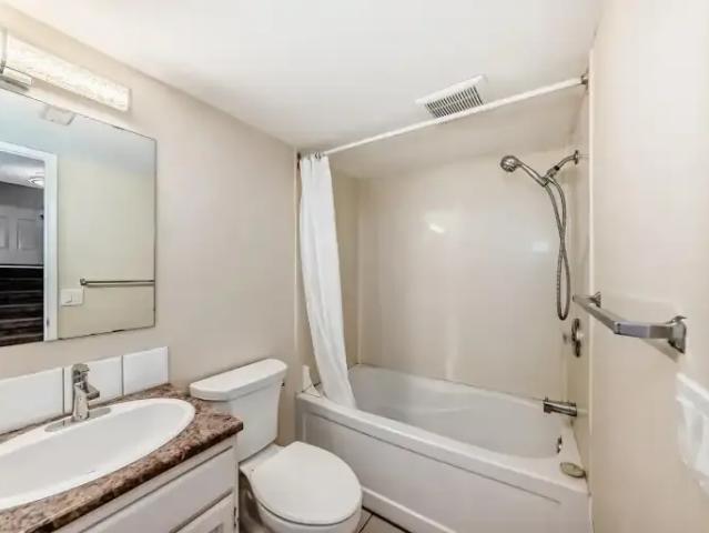 For Rent 2 Bedroom Townhouse Calgary AB DS102846203