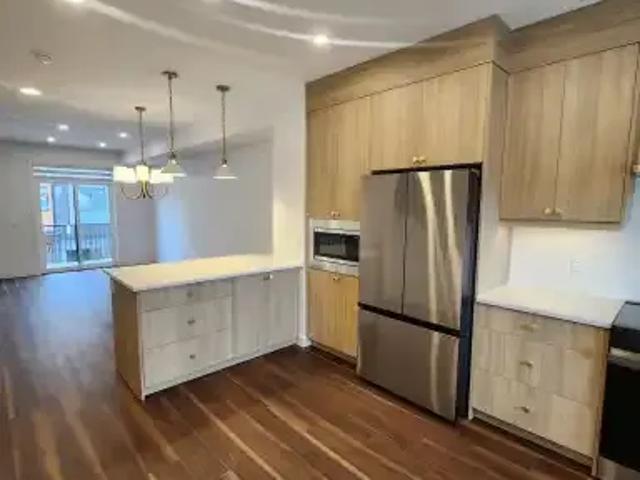 For Rent 2 Bedroom Townhouse Calgary AB DS102951978