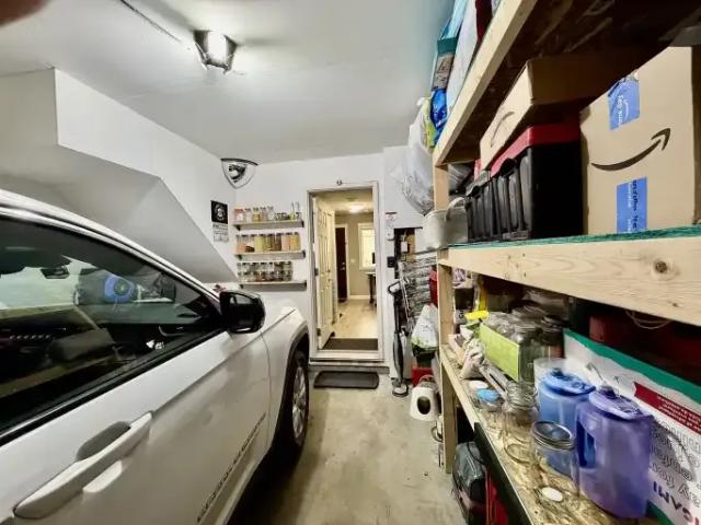 For Rent 2 Bedroom Townhouse Calgary AB DS102204153