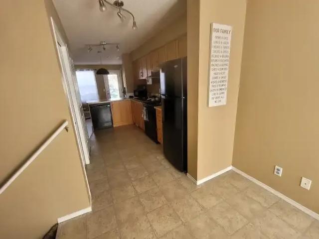 For Rent 2 Bedroom Townhouse Calgary AB DS102243050