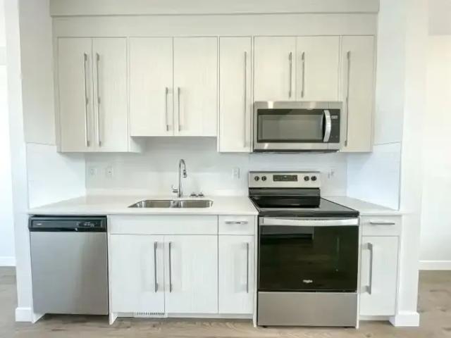For Rent 2 Bedroom Townhouse Calgary AB DS102339084