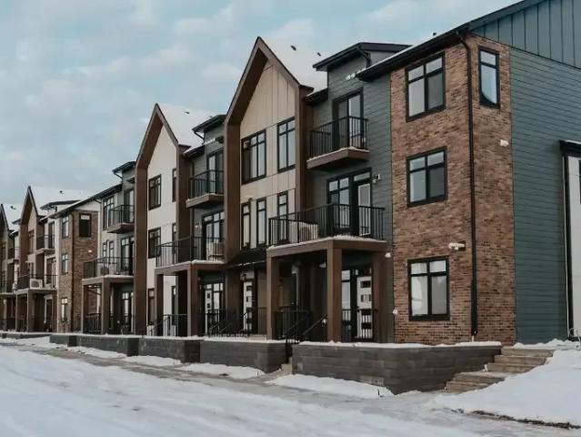 For Rent 2 Bedroom Townhouse Calgary AB DS102394590