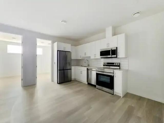 For Rent 2 Bedroom Townhouse Calgary AB DS103739976
