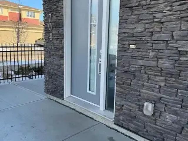 For Rent 2 Bedroom Townhouse Calgary AB DS103839893