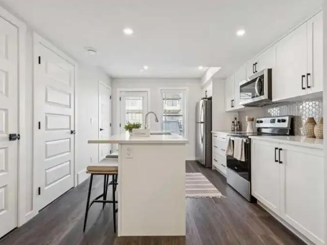 For Rent 2 Bedroom Townhouse Calgary AB DS103840229