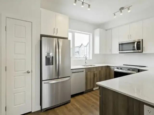 For Rent 2 Bedroom Townhouse Calgary AB DS103879514