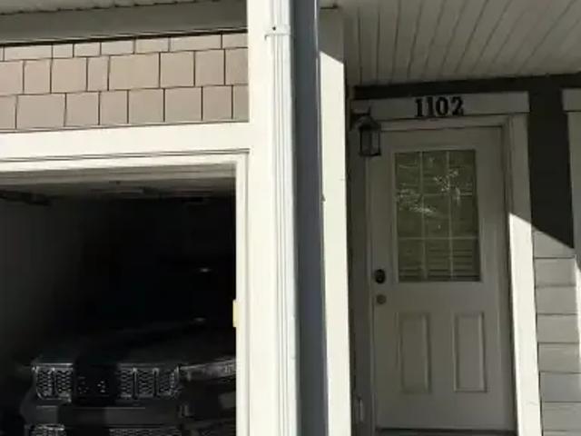 For Rent 2 Bedroom Townhouse Calgary AB DS103011749