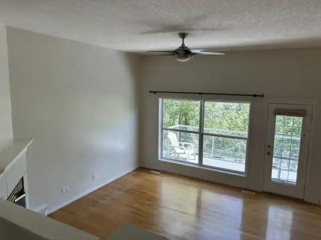For Rent 2 Bedroom Townhouse Calgary AB DS103030689