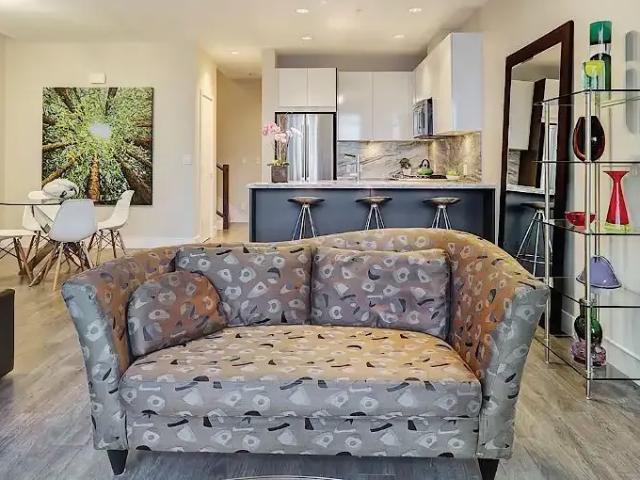 For Rent 2 Bedroom Townhouse Calgary AB DS103090808