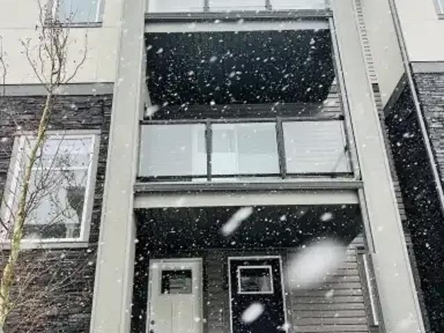 For Rent 2 Bedroom Townhouse Calgary AB DS103118908