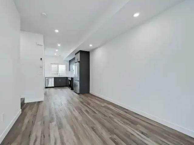 For Rent 2 Bedroom Townhouse Calgary AB DS103215605