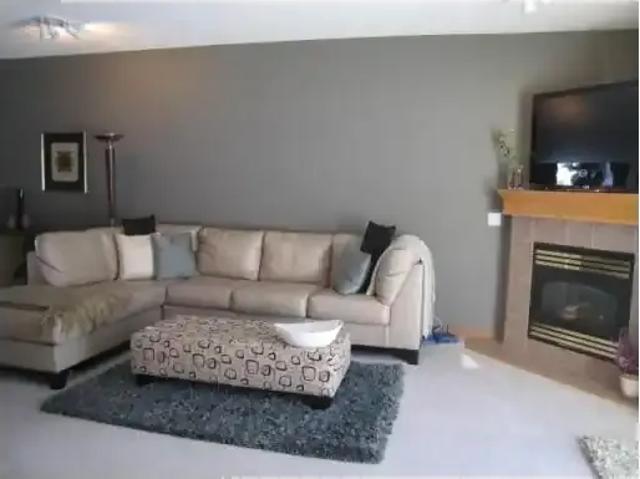 For Rent 2 Bedroom Townhouse Calgary AB DS103243625