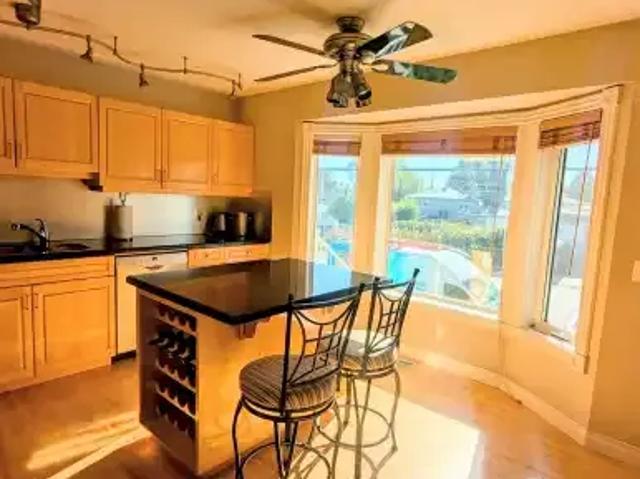 For Rent 2 Bedroom Townhouse Calgary AB DS103301339