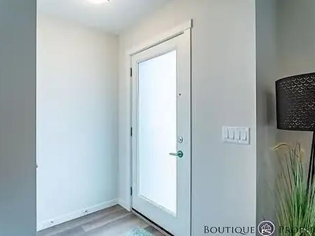 For Rent 2 Bedroom Townhouse Calgary AB DS104401388