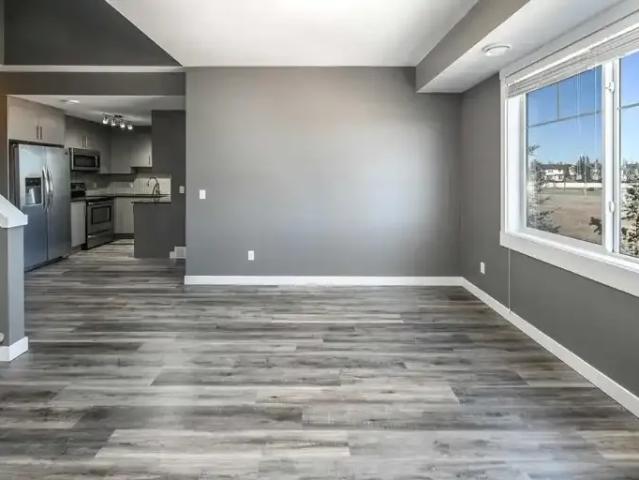 For Rent 2 Bedroom Townhouse Calgary AB DS104470802